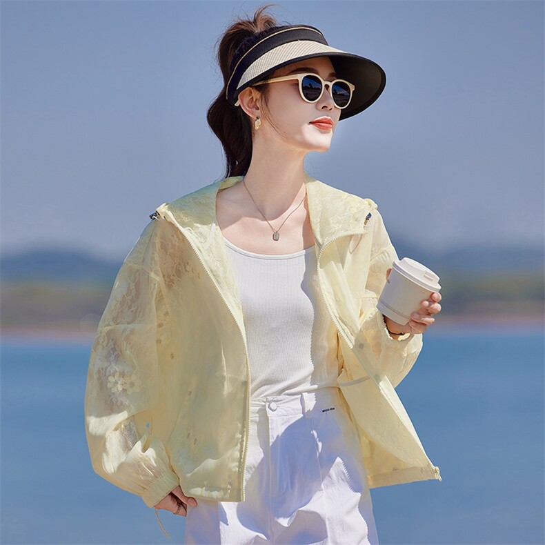 今年流行独特花花立领白色外套女春2025新款小个子防晒棒球服夹克,女装短外套,靓衣阁