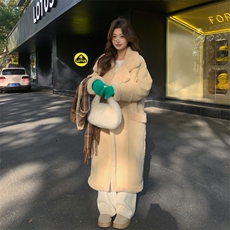 2C232-8699奶杏黄正反两穿长款皮毛一体外套8699-P235-K358，女装毛呢外套，2C232