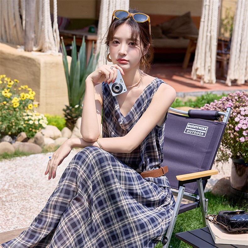 法式复古格子套装裙女2025夏新款气质荡领背心上衣半身长裙两件套,女装套装/套裙,沁沁公主