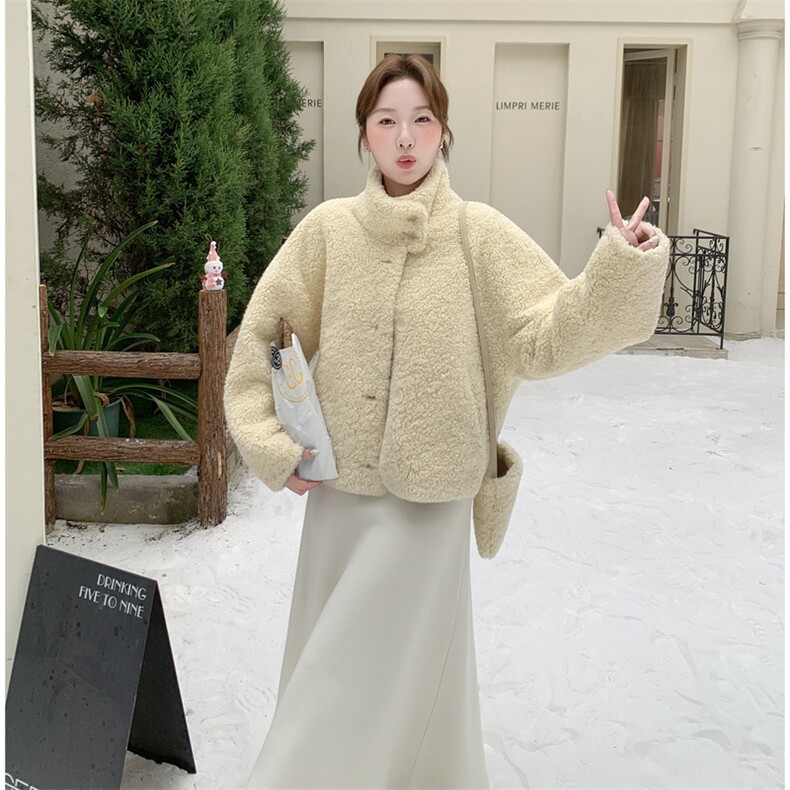 210-3291-P185-k268奶黄色甜美立领皮毛一体加厚短外套图片