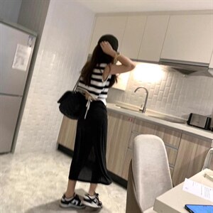 现货夏款垫肩条纹针织图片