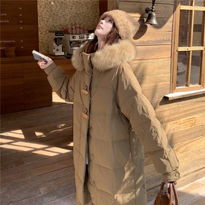水衣源8822长款连帽狐狸毛领宽松阔版加厚保暖羽绒服女图片