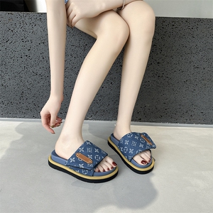 厚底拖鞋女2024夏季魔术贴真皮浮雕一字拖百搭印花凉拖鞋外穿女图片