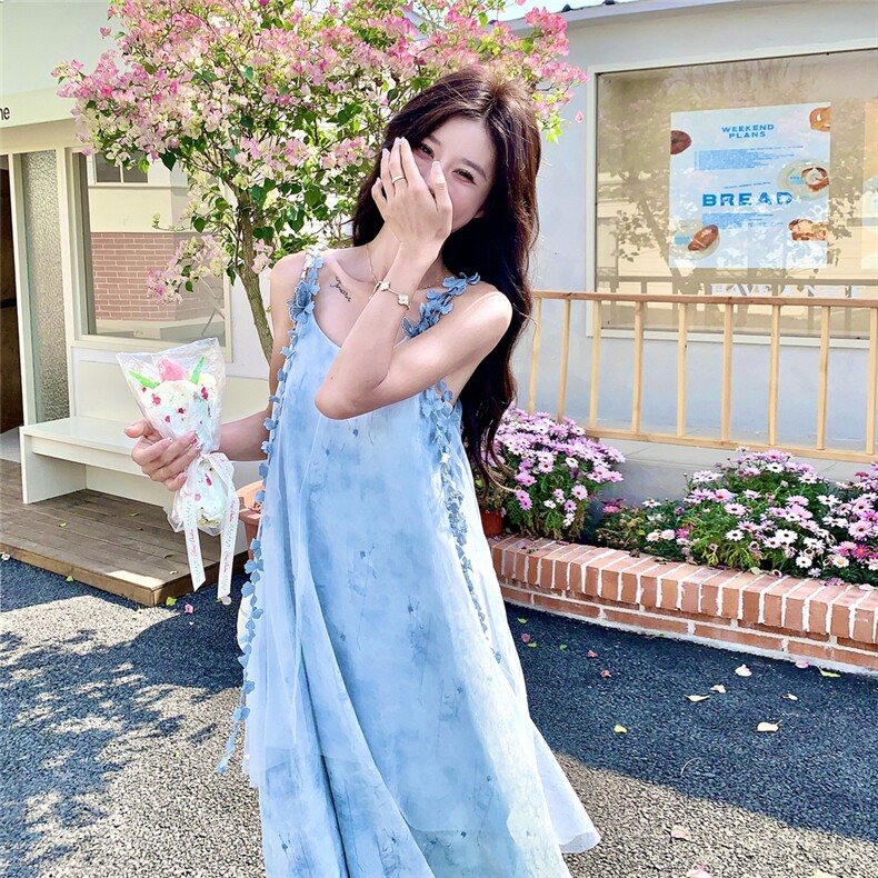 浅蓝色网纱拼接连衣裙女夏季2025法式超仙立体花朵肩带设计吊带裙,女装连衣裙,千寻