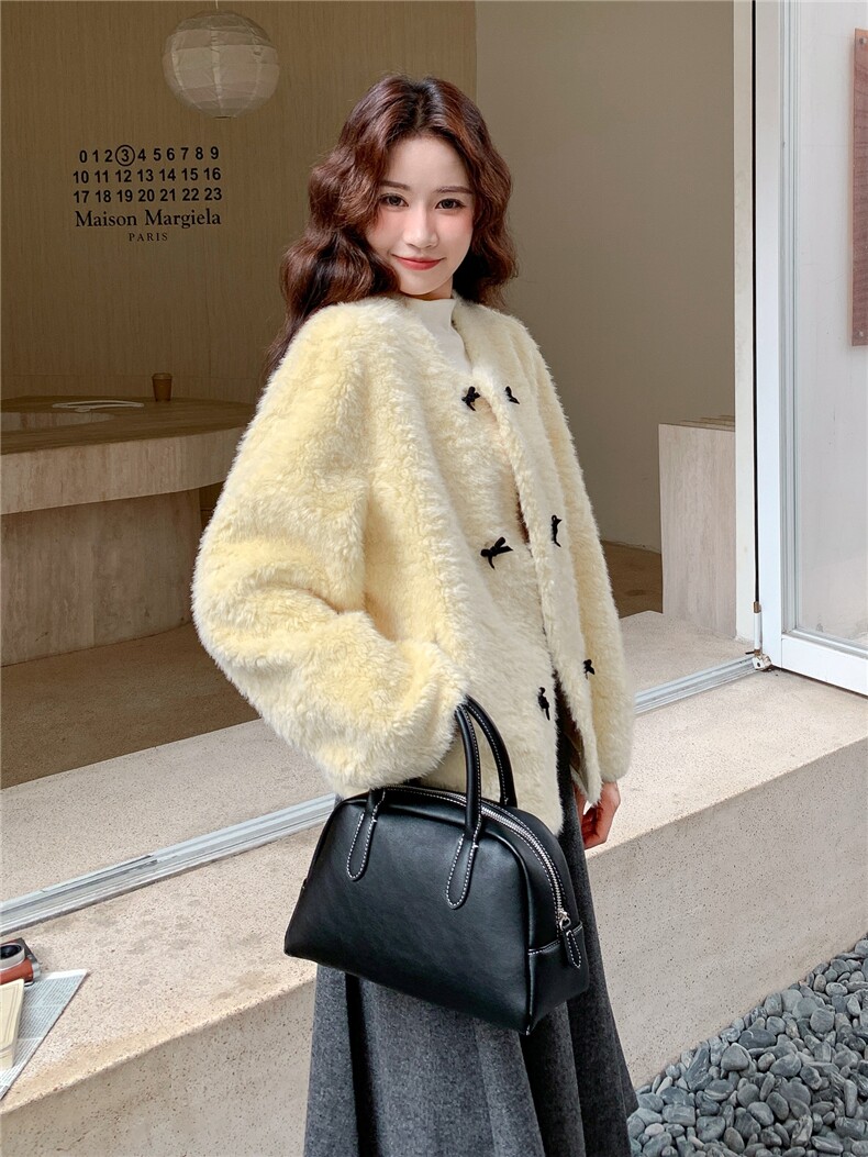 小鸡黄蝴蝶结环保皮草皮毛一体外套2B72-8613-P175-K258,女装皮草,吉娜