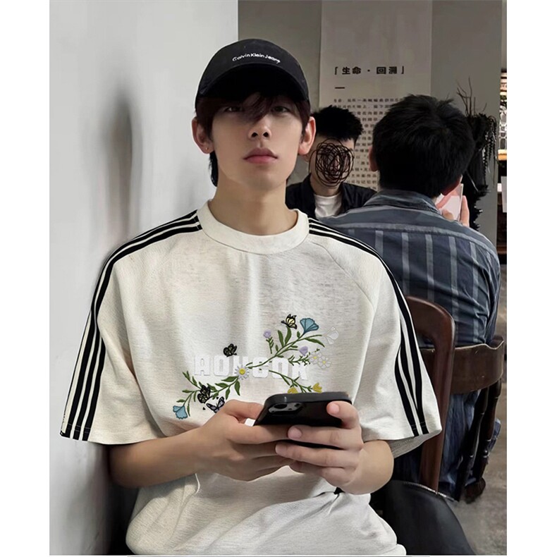 抖音得物品质二开240克宽松纯棉美式潮牌印花三条杠中性风短袖T恤,男装T恤,电商A486