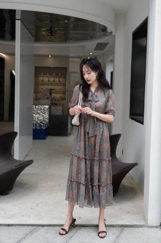 【新款现货】特种绣花边碎花连衣裙，女装连衣裙，易霏金熙