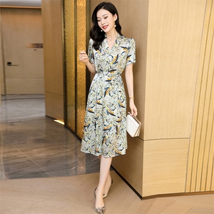 杭州重磅真丝连衣裙女高端缎面桑蚕丝小个子2025新款夏季妈妈大牌图片