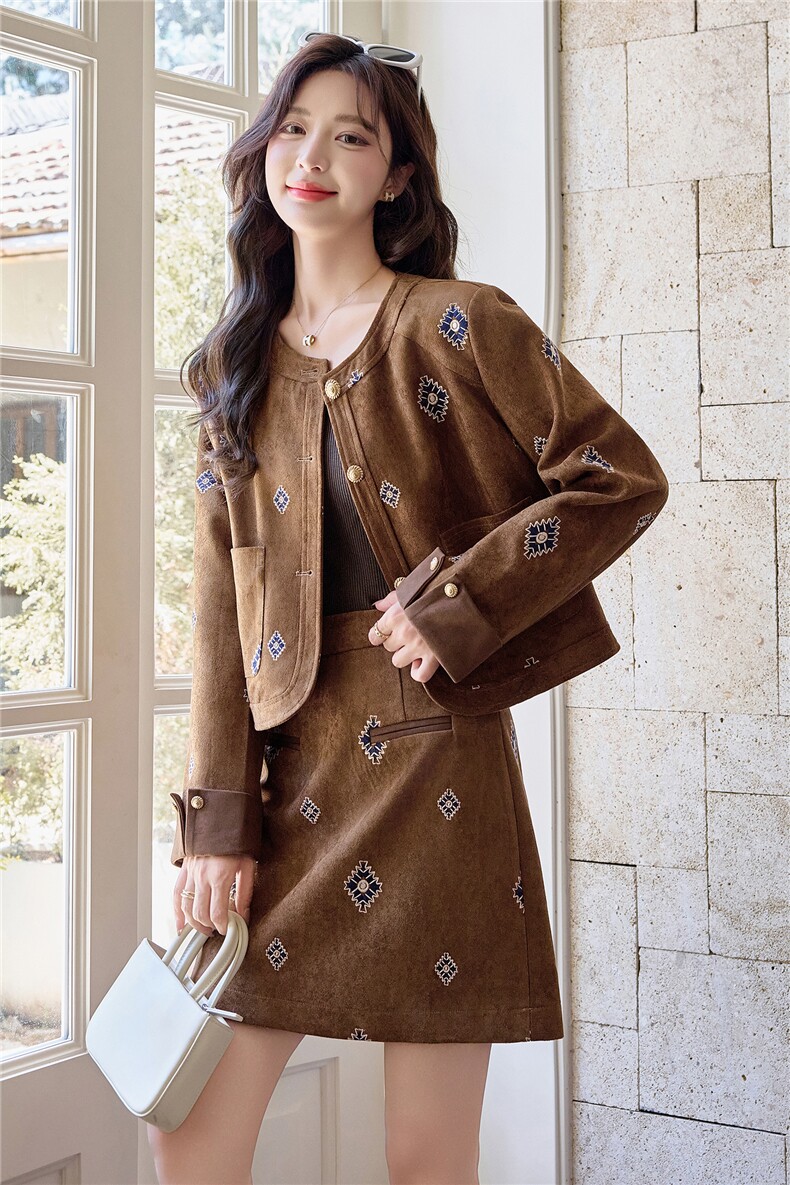 小香风套装裙2025秋新款独特绝美漂亮超火减龄气质麂皮穿搭一整套,女装套装/套裙,雅静靓衣