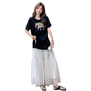 黑色印花开叉T恤套装女2025夏新款白色网纱半身裙洋气减龄两件套图片