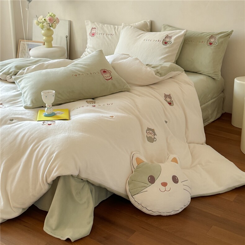 2025新款230克牛奶绒绣花小清新四件套，床品套件，一起卖家纺