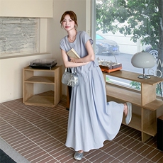 浅蓝色轻熟风套装裙女夏季2025新款法式气质圆领小衫半身裙两件套，女装套装/套裙，2C159