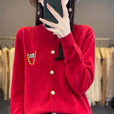 酒红色
