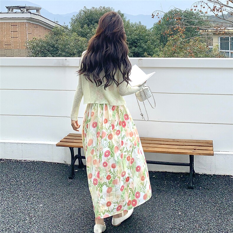 法式温柔风碎花吊带连衣裙女春季2025新款搭配针织开衫,女装连衣裙,维壹