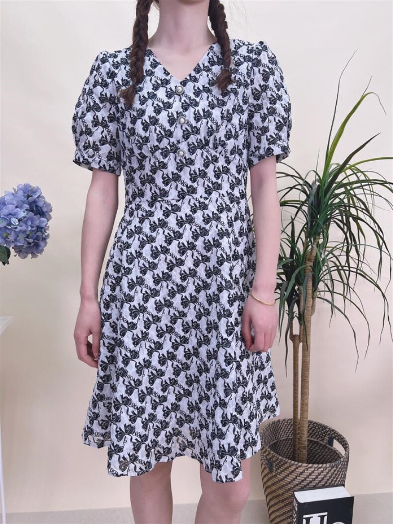 现货夏季新款盐缩肌理面料连衣裙，女装连衣裙，蘑小菇