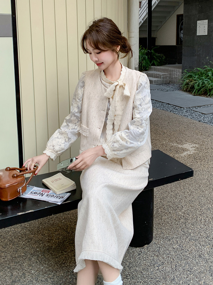 2025年秋季蕾丝花边蓝色马甲半身裙套装女三件套小香风减龄甜美,女装套装/套裙,霓裳依族