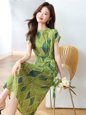 高级感印花连衣裙女2025夏季新款短袖优雅气质系带收腰女人味裙子，女装连衣裙，布芭啦