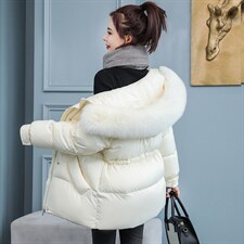 2020冬季新款潮流时尚宽松舒适保暖中长款气质大毛领连帽羽绒服，女装羽绒服，千千佰惠