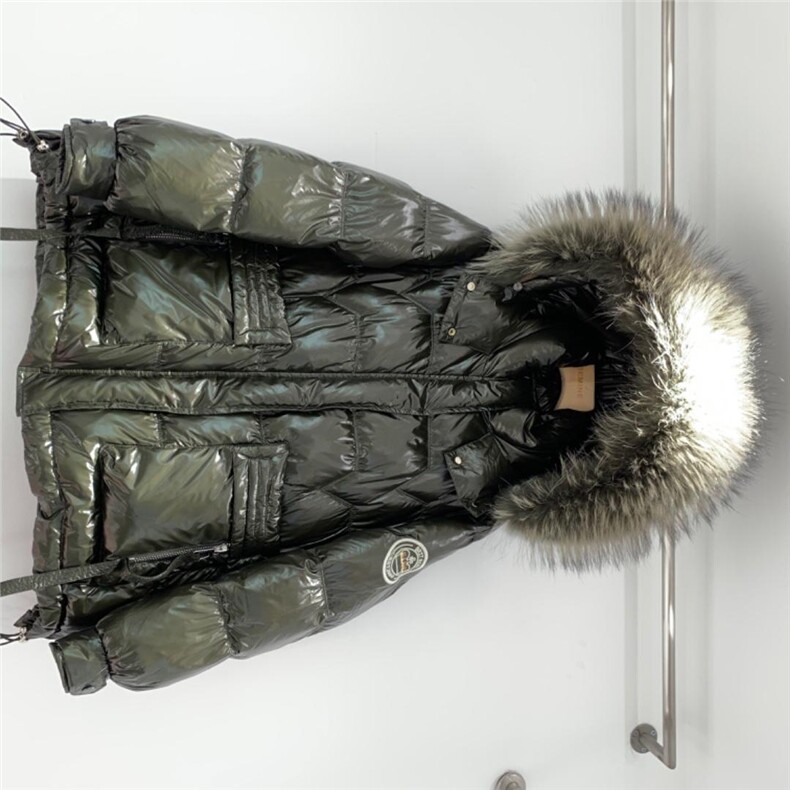 大毛领羽绒服，女装羽绒服，百妹仟红