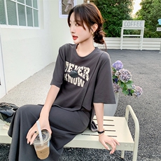 小众字母短袖卫衣套装裙女薄款t恤上衣开叉半身裙洋气时髦两件套，女装套装/套裙，2C203