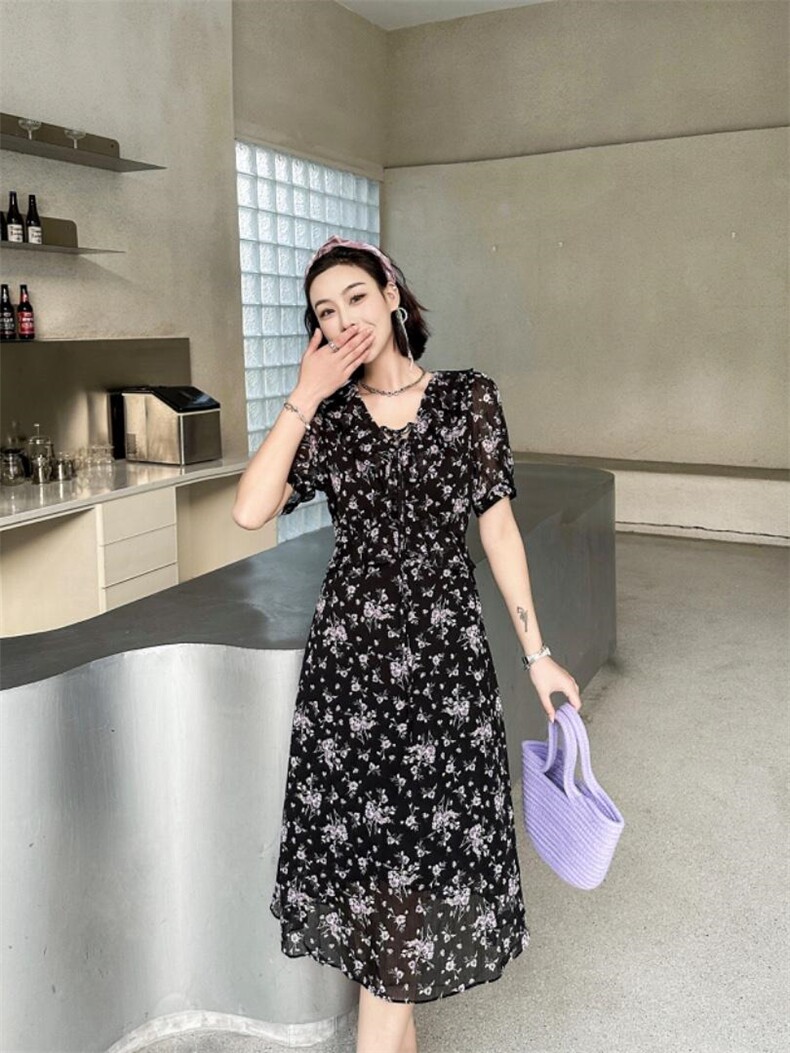 现货夏款女装新品连衣裙碎花女装腰上自己调节包容性大，女装连衣裙，荷塘月色