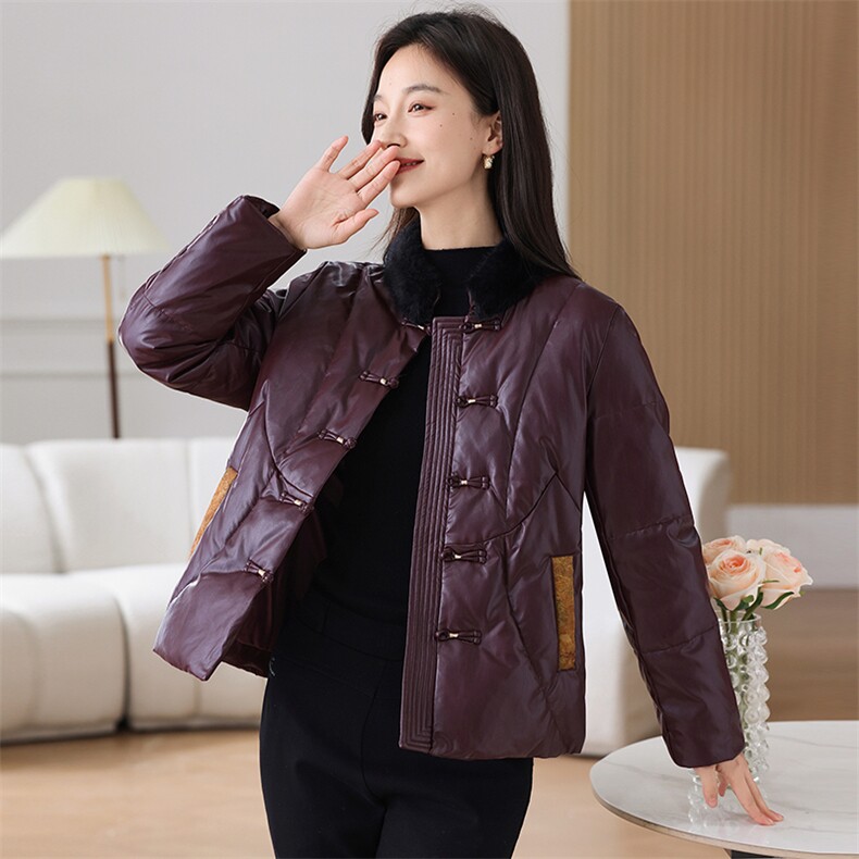 皮衣羽绒服女2025年洋气百搭时尚妈妈装冬季大码宽松白鸭绒外套,女装羽绒服,拾衣