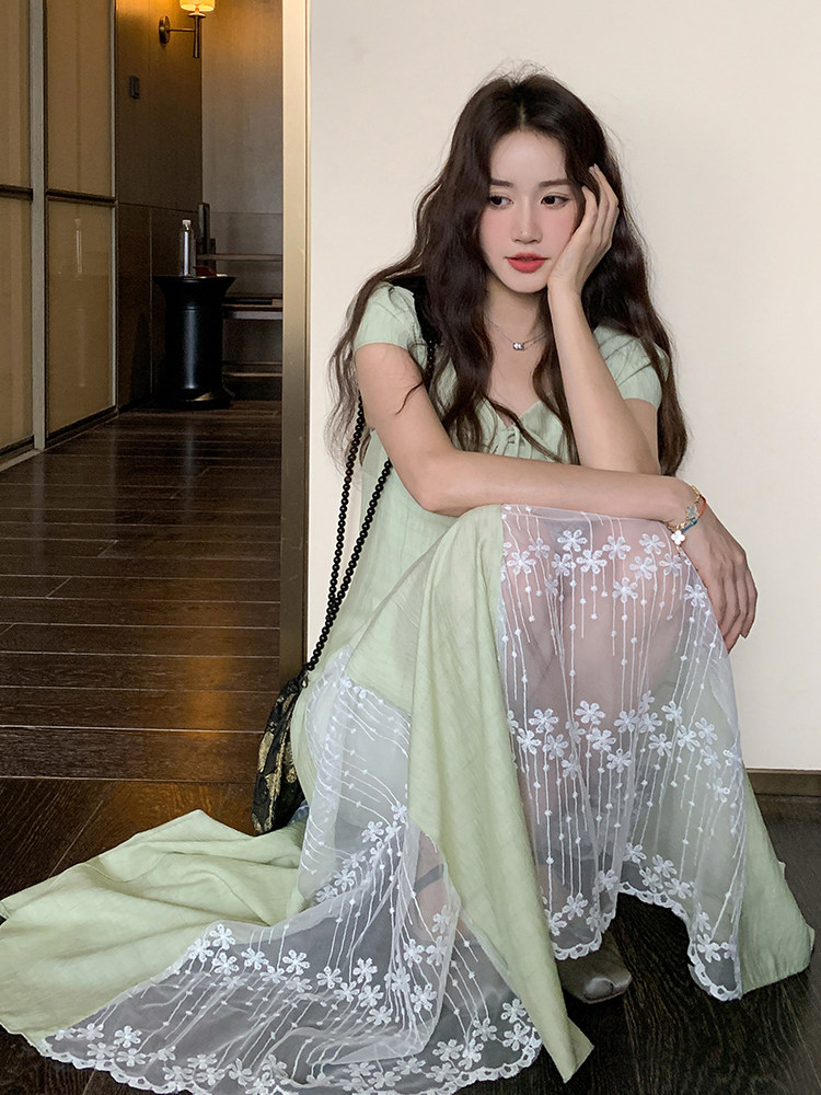 蕾丝拼接绿色连衣裙女夏2025新款高级感流行绝美超火小众设计感,女装连衣裙,浙宝305