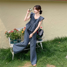 高级松弛感穿搭套装女夏2025新款小香风飞袖牛仔阔腿裤小众两件套，女装套装/套裙，维壹
