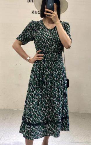 现货:夏季新款韩版碎花压褶连衣裙，女装连衣裙，卡多多