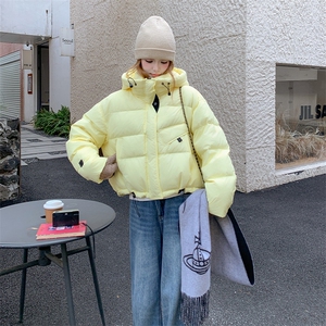 黄色今年流行超火的连帽羽绒服女2025冬季新款加厚保暖短款面包服图片