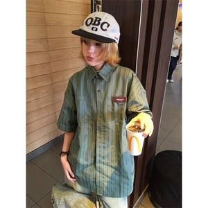 美式复古绿色条纹短袖衬衫男夏季潮牌高级感情侣衬衣宽松痞帅外套,金丝绒阔腿裤搭配格子外套图片