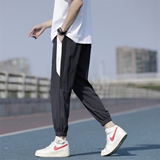 灰色