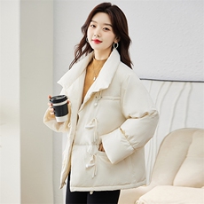 现货羽绒服女连帽新款短款小个子面包服时尚宽松休闲保暖轻暖外套，女装羽绒服，贵人树