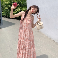 法式温柔粉色碎花吊带连衣裙女2025夏季新款度假风v领显瘦长裙，女装连衣裙，2C030