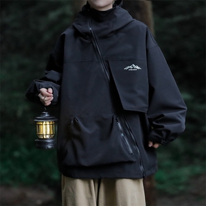 A935-P66 美式户外登山服连帽冲锋衣秋季机能风斜链接夹克外套男图片
