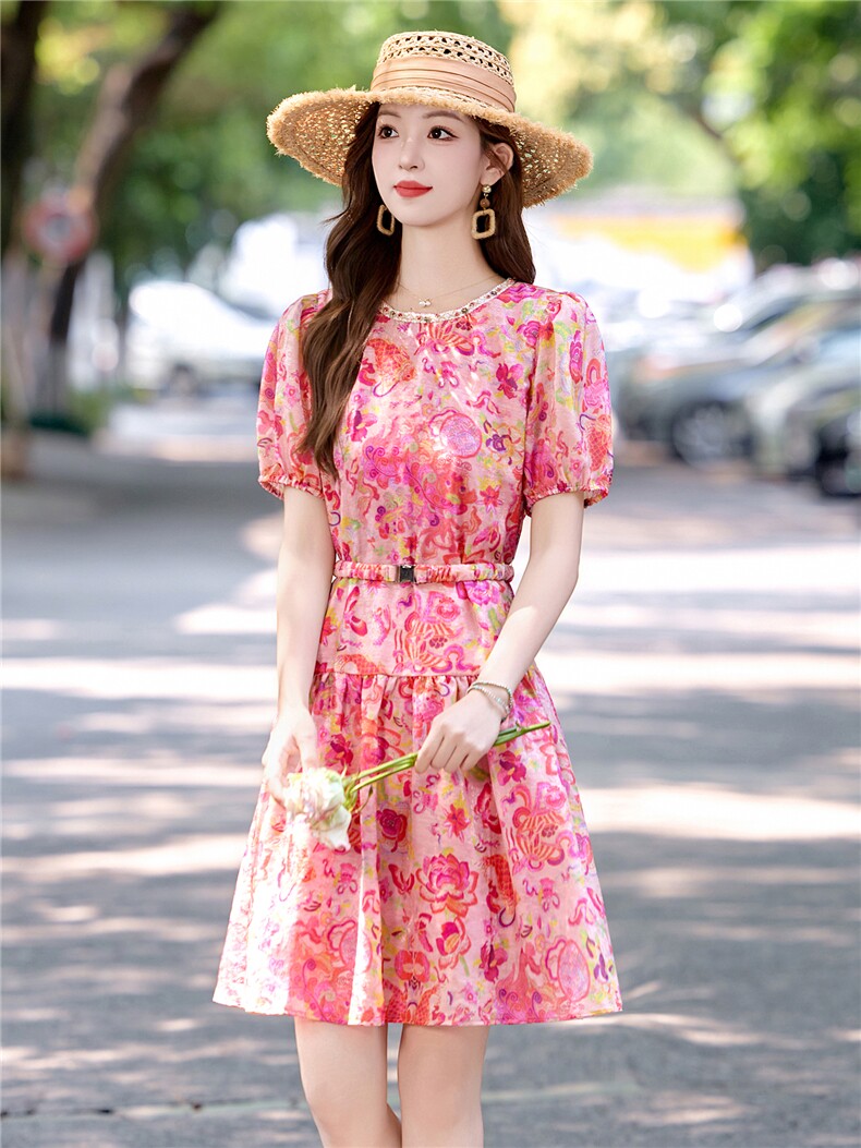 洋气粉色印花连衣裙女2025夏新款小个子收腰显瘦气质减龄A字裙子,女装连衣裙,依如秀(原杭风阁)