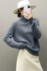 2025年秋季甜美长袖挑洞半高领，女装针织衫/毛衣，织绒羊