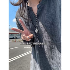 灰色