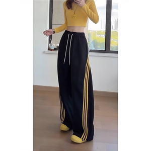 2025早春新款美式复古三条杠条纹撞色阔腿弯刀裤子女宽松运动卫裤图片