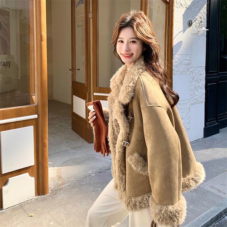 新款主推复古皮扣皮毛一体外套2C010-2588-P215-K318,女装短外套,2C010