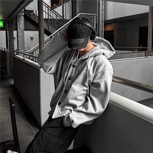 式潮牌学院风徽章拼接开衫毛衣秋冬男女条纹立领针织棒球服外套图片