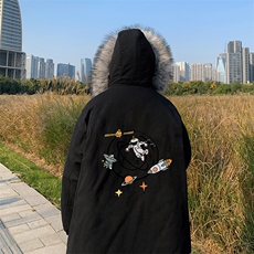 黑色