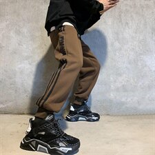 咖啡色