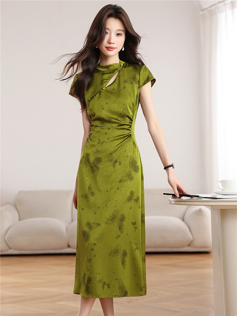新中式蝴蝶改良旗袍女2026新款夏日绝美高级感绿色缎面鱼尾连衣裙,女装连衣裙,艾米