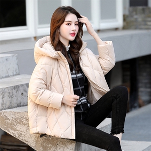 时尚百搭显瘦短款连帽羽绒服女冬季新款轻薄保暖外套图片