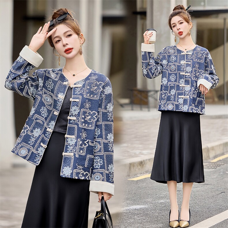 2025春季新中式国风显瘦百搭盘扣重工亮片刺绣撞色袖口牛仔短外套，女装短外套，悠米