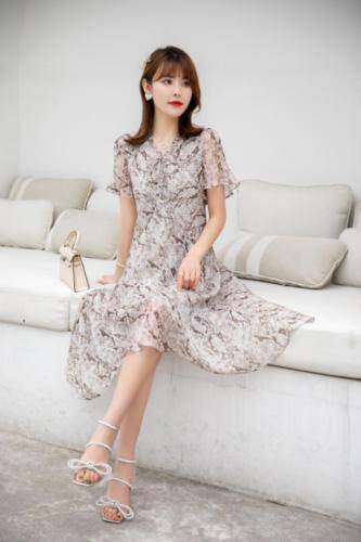 现货供应：雪纺真丝连衣裙M一XXL，女装连衣裙，拉思维加丝