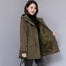 有现货.派克服女2025年新款冬装加绒棉服短款加厚工装外套，女装风衣，依万里