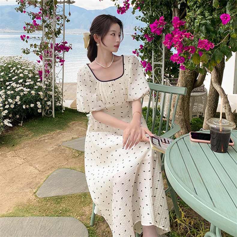 小众设计感连衣裙女2023夏季新款法式气质方领泡泡袖长款A字裙子,女装连衣裙,辉之琳