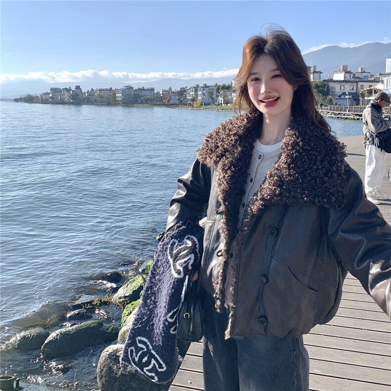 美拉德巨好看蛋白皮衣羽绒服女2025冬季新款双子星高端高级外套，女装羽绒服，艾米莉亚